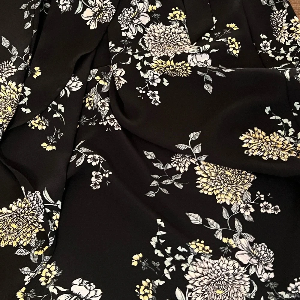 🖤🌿HOST PICK🌿🖤 Floral Romper Dress - Picture 2 of 6